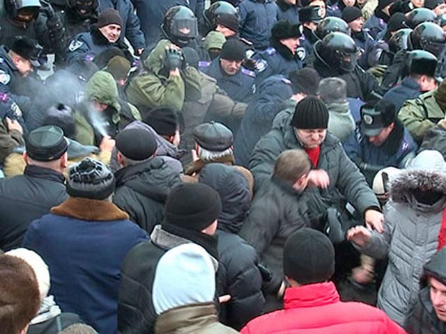 Протистояння у Вінниці завершились: восьмеро поранених, четверо затриманих Протистояння у Вінниці завершились: восьмеро поранених, четверо затриманих