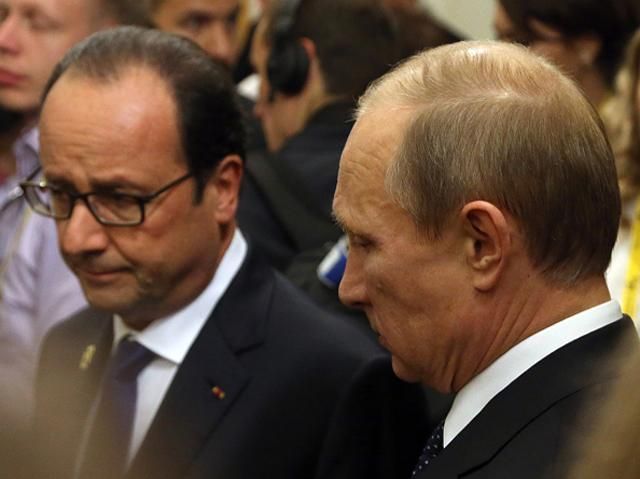 Путін і Олланд спілкуються в московському аеропорту Путін і Олланд спілкуються в московському аеропорту