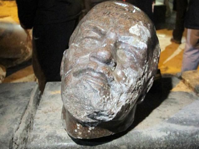 Ленинопад продолжается: в Днепропетровской области повалили Ильича Ленинопад продолжается: в Днепропетровской области повалили Ильича