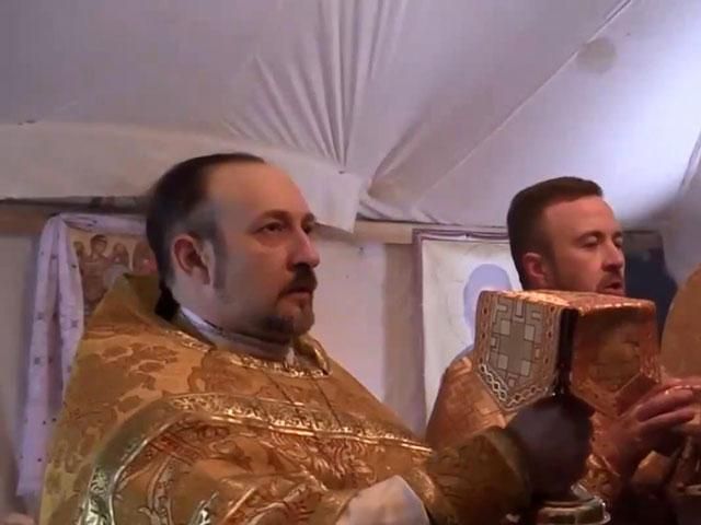 В полевой часовне священники и военные помолились за погибших В полевой часовне священники и военные помолились за погибших