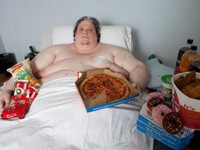 Самый толстый мужчина в мире умер от воспаления легких, когда сидел на диете