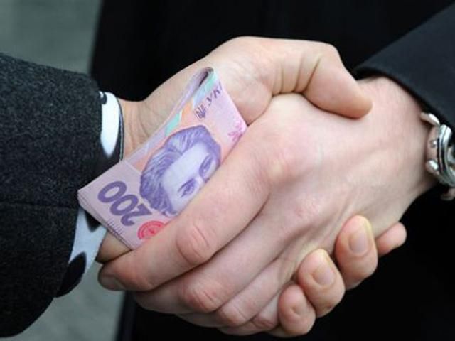 Щороку чиновники отримують до 250 млрд грн хабарів, — експерт