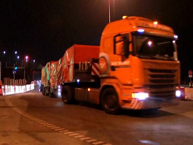 Обломки сбитого Boeing 777 перевозят по территории Польши Обломки сбитого Boeing 777 перевозят по территории Польши