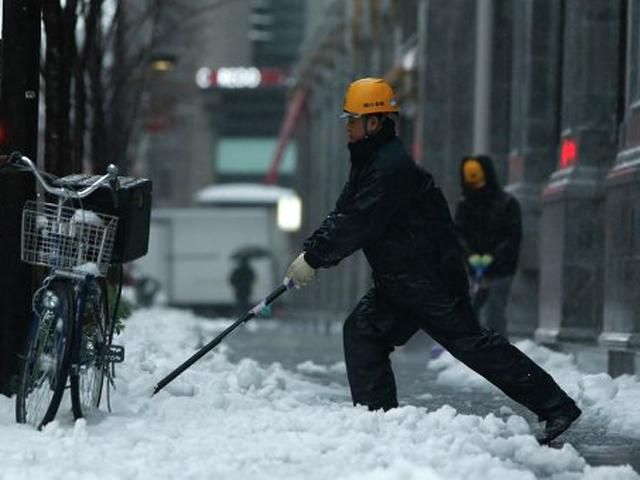 На Японію обрушилися сильні снігопади, майже півтори тисячі будинків залишилися без електрики