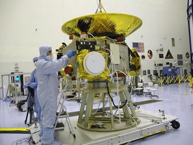 Міжпланетний зонд New Horizons "прокинувся" і готовий до вивчення Плутона