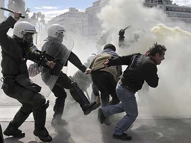 Поліція Греції каже про затримання більше 200 демонстрантів 