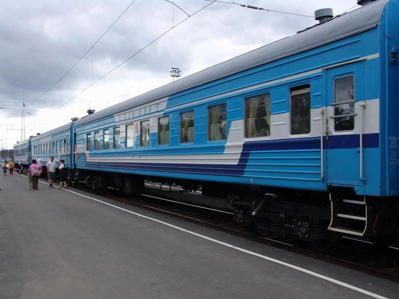 Аваков требует отменить поезд из Мариуполя в Севастополь