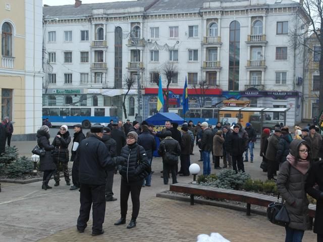 У Вінниці — народне віче, з'явилися протестні намети (Фото)