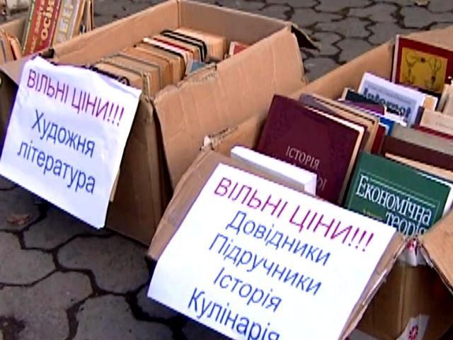 В Ужгороді на книжковому ярмарку виручили 30 тис гривень для допомоги АТО