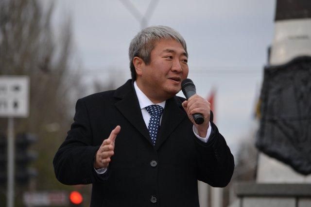 Мер Запоріжжя заявив, що "донецькі клани" готують силове захоплення влади Мер Запоріжжя заявив, що "донецькі клани" готують силове захоплення влади