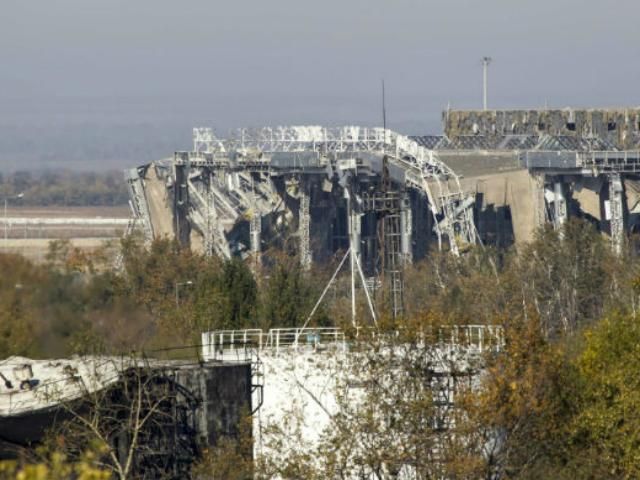 "Кіборги" продовжують утримувати новий термінал донецького аеропорту "Кіборги" продовжують утримувати новий термінал донецького аеропорту