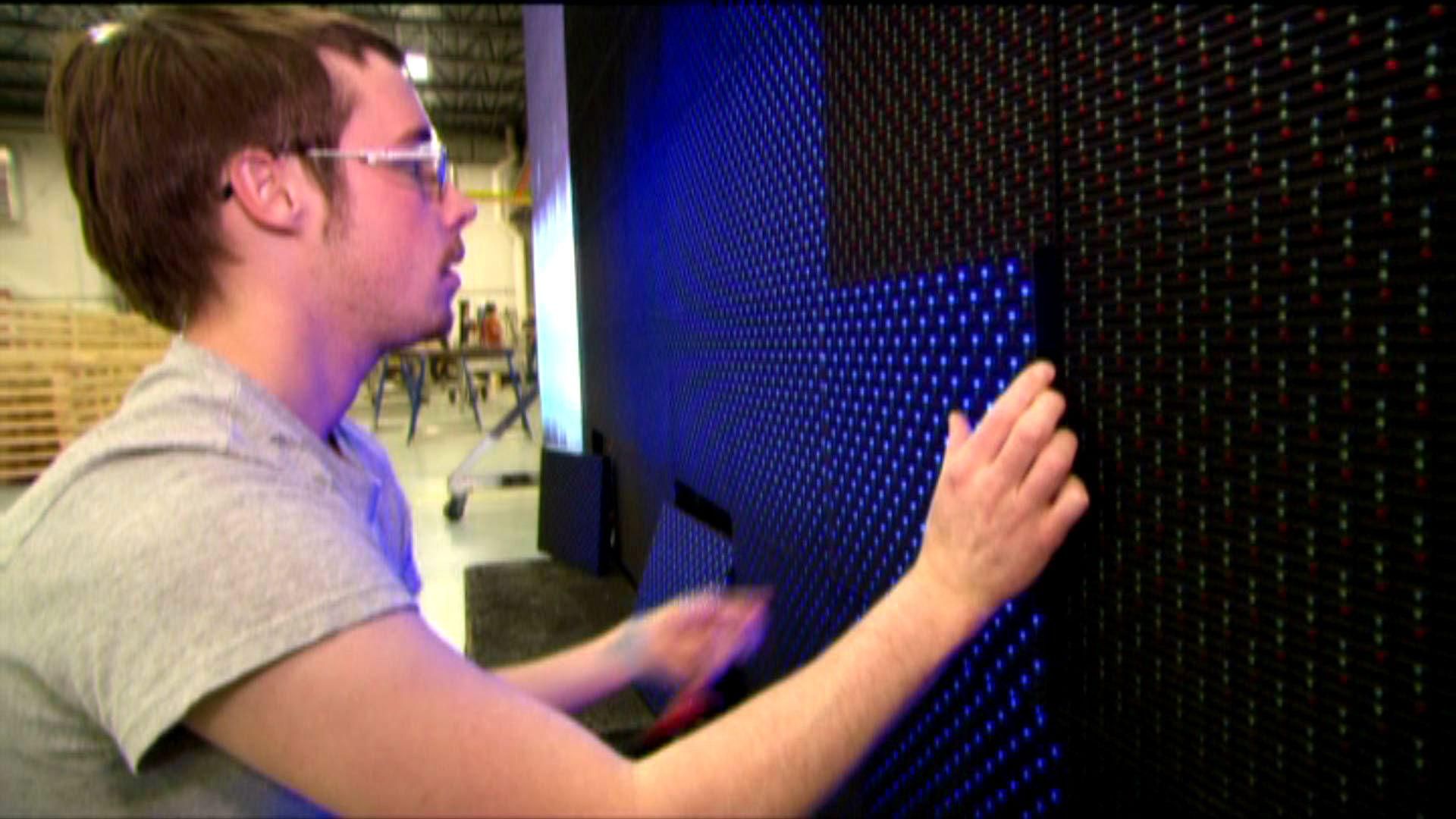 Как это работает. Гигантские экраны на стадионах используют только три цвета светодиодов Как это работает. Гигантские экраны на стадионах используют только три цвета светодиодов