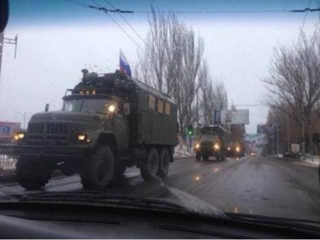Через Макеевку проехала колонна военной техники с флагом РФ, — очевидцы (Фото)