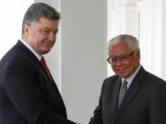 Порошенко у Сінгапурі домовлявся про військову, економічну і наукову співпрацю (Фото) Порошенко у Сінгапурі домовлявся про військову, економічну і наукову співпрацю (Фото)