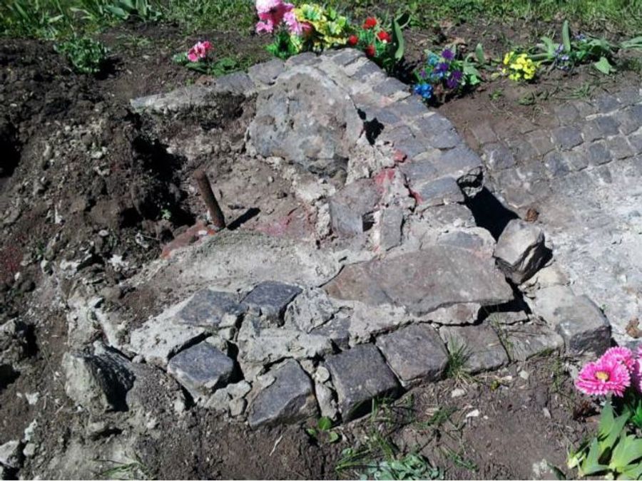В Харькове неизвестные взорвали памятный знак воинам УПА (Фото) В Харькове неизвестные взорвали памятный знак воинам УПА (Фото)