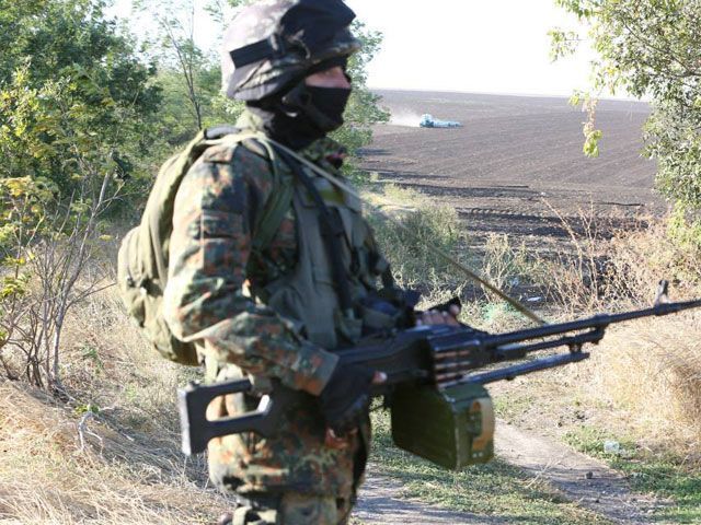 Террористы уже 6 раз открывали огонь, украинские бойцы пока не отвечали