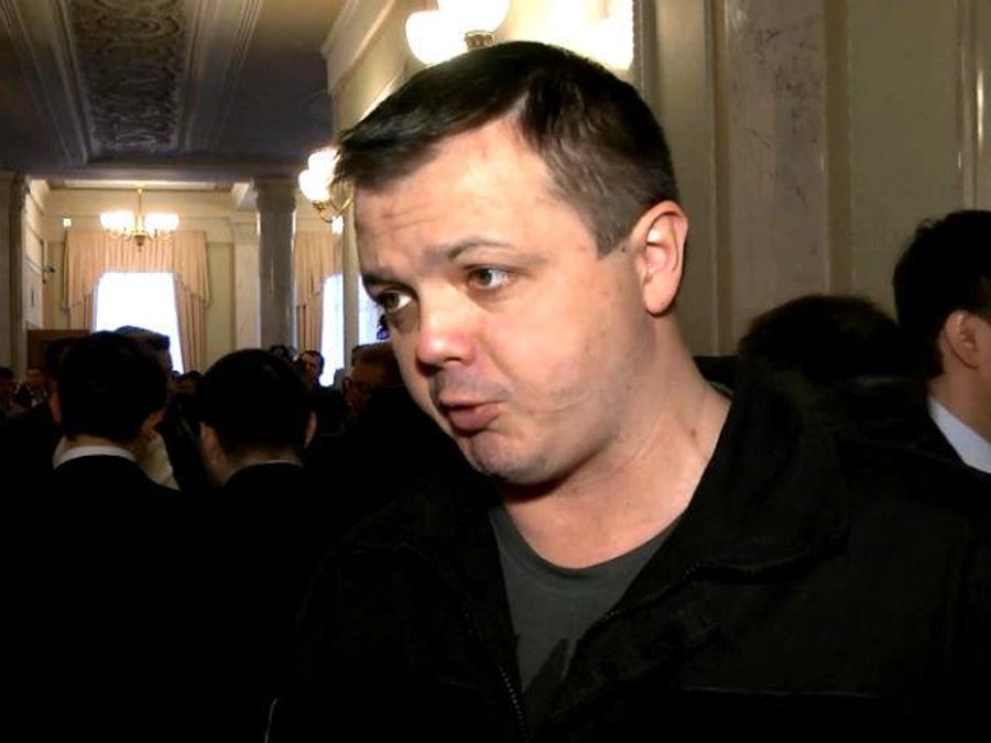 Добровольческие батальоны должны полностью перекрыть границу с РФ, — Семенченко