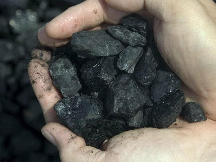 Україна скоротила видобуток вугілля майже вдвічі