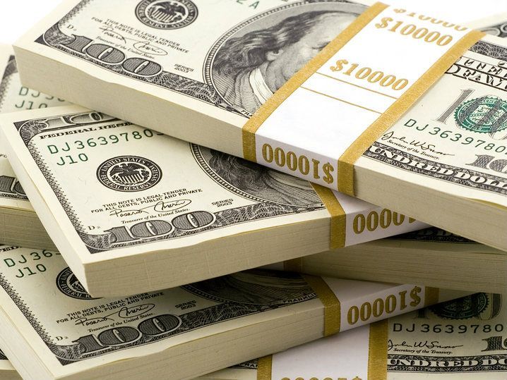 Украинцы продолжают забирать средства с депозитов Украинцы продолжают забирать средства с депозитов