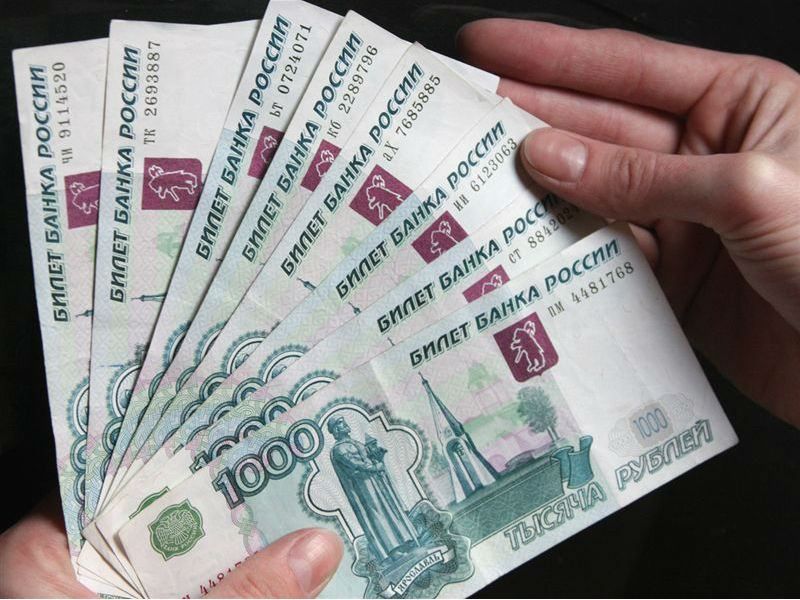 Банк России снизил официальный курс рубля к новой рекордной отметки