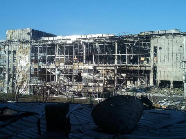 Терористи 4 рази атакували "кіборгів" Терористи 4 рази атакували "кіборгів"