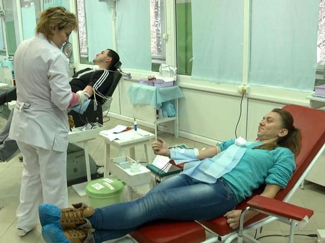 Львівські студенти масово здали кров для воїнів АТО Львівські студенти масово здали кров для воїнів АТО