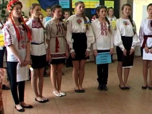 На Закарпатті прикордонники проводять школярам патріотичні уроки На Закарпатті прикордонники проводять школярам патріотичні уроки