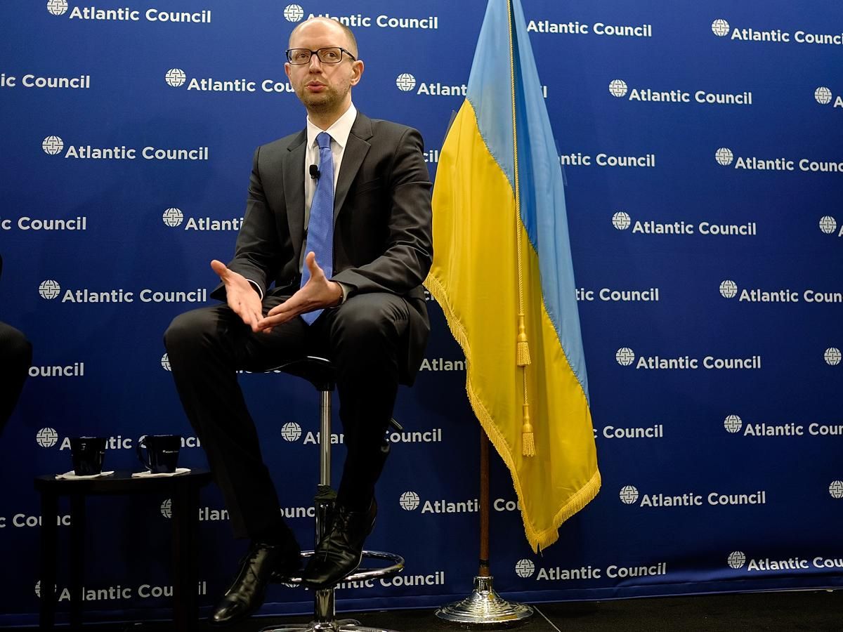 Яценюк сьогодні обговорить бюджет з лідерами фракцій коаліції, — Луценко Яценюк сьогодні обговорить бюджет з лідерами фракцій коаліції, — Луценко