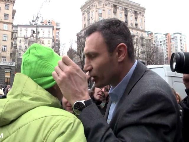 Активісти пікетували КМДА: обурені люди заблокували Хрещатик Активісти пікетували КМДА: обурені люди заблокували Хрещатик