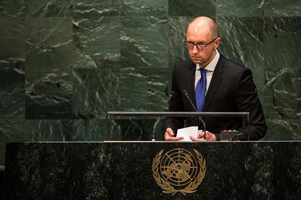 Яценюк в понедельник поговорит с Генсеком НАТО Яценюк в понедельник поговорит с Генсеком НАТО