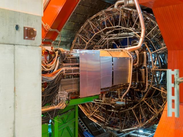 Ученые вновь запустят Большой адронный коллайдер Ученые вновь запустят Большой адронный коллайдер