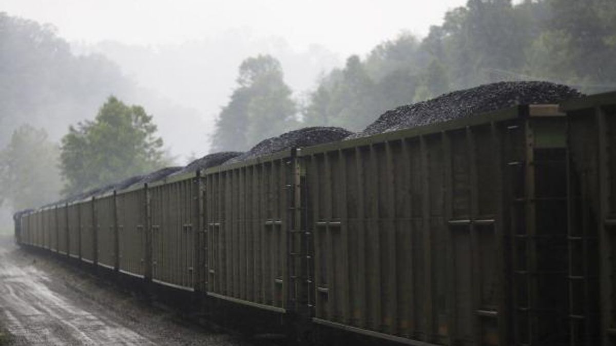 Прикордонники затримали поїзд, який вивозив вугілля із зони АТО