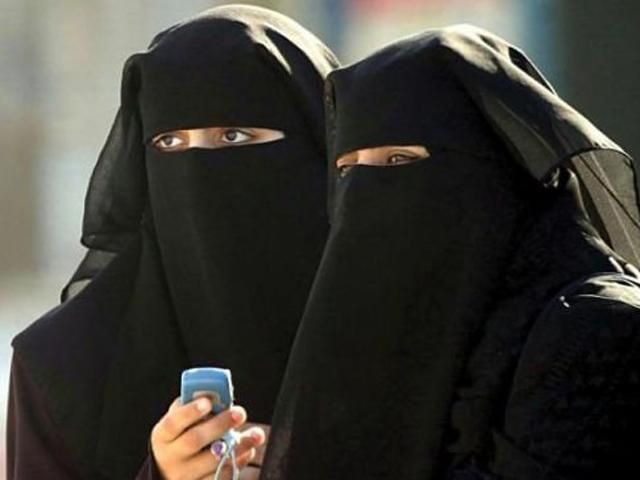 У Саудівській Аравії спалахнув скандал, бо на футбол прийшла жінка У Саудівській Аравії спалахнув скандал, бо на футбол прийшла жінка