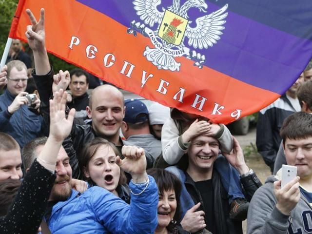 Чем живут семьи руководителей "ЛНР": стрип-бары, кальян и суши (Фото) Чем живут семьи руководителей "ЛНР": стрип-бары, кальян и суши (Фото)