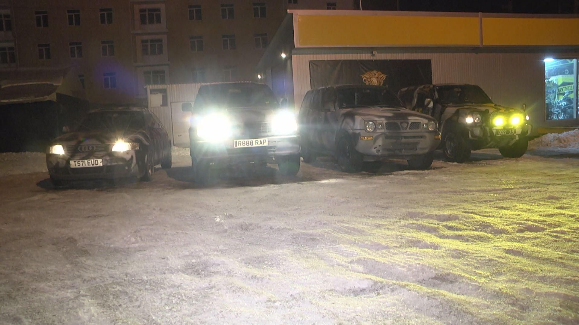 Київські волонтери передали бійцям АТО 9 позашляховиків Київські волонтери передали бійцям АТО 9 позашляховиків