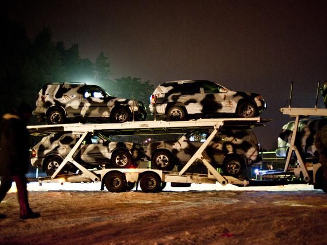 Волонтеры передали защитникам Украины покрашенные под камуфляж внедорожники (Фото) Волонтеры передали защитникам Украины покрашенные под камуфляж внедорожники (Фото)
