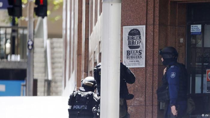 В центре Сиднея исламисты захватили заложников: эвакуированы тысячи людей