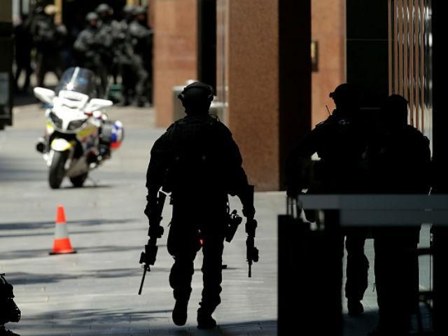 Сидней в осаде: исламисты заявили, что начинили город взрывчаткой (Фото) Сидней в осаде: исламисты заявили, что начинили город взрывчаткой (Фото)