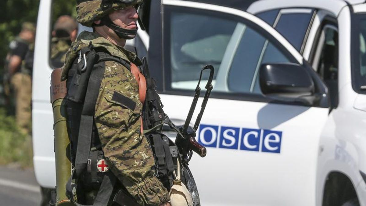 Колону військ РФ супроводжував автомобіль з позначкою "ОБСЄ", — Тимчук Колону військ РФ супроводжував автомобіль з позначкою "ОБСЄ", — Тимчук