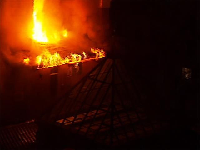 Ночью в столице горел банк (Фото)
