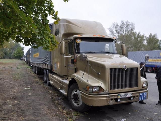 Одну вантажівку з допомоги Ахметова таки пропустили Одну вантажівку з допомоги Ахметова таки пропустили