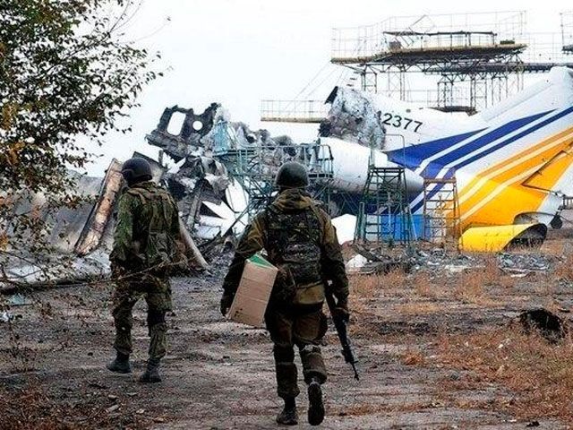 Бойовики обстріляли колону допомоги для “кіборгів” Бойовики обстріляли колону допомоги для “кіборгів”