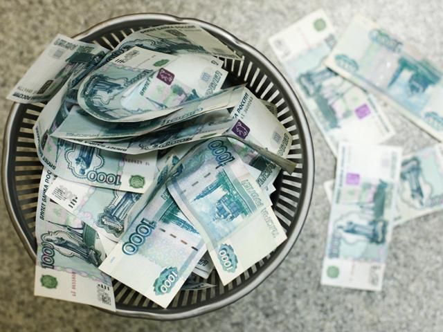 Євро коштує вже 100 рублів, долар — понад 80