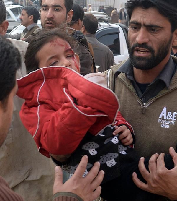 В Пакистане уничтожили пятерых исламистов, виновных в смерти более сотни человек