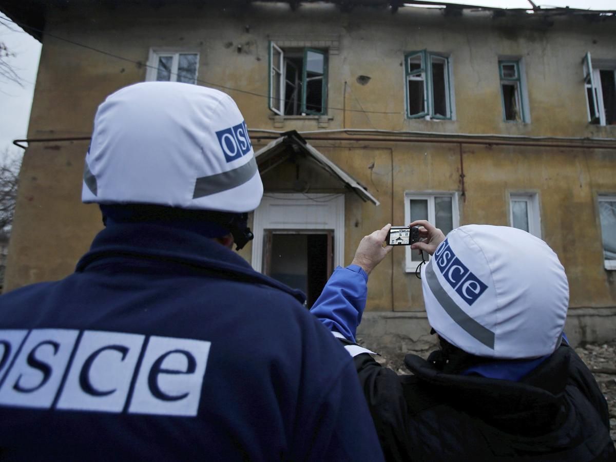 Миссию ОБСЕ обстреляли в районе донецкого аэропорта Миссию ОБСЕ обстреляли в районе донецкого аэропорта