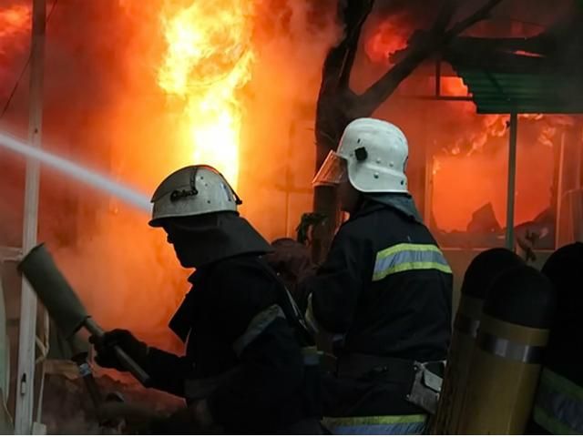 В Киеве горел гостинично-ресторанный комплекс