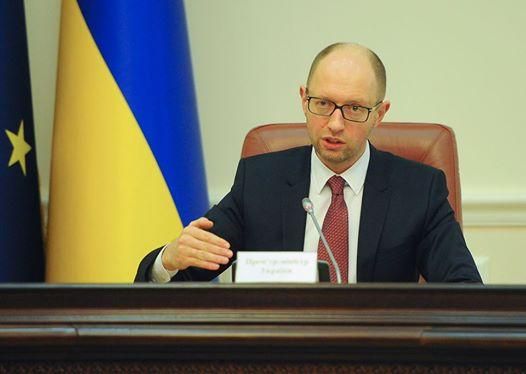 Яценюк обещает до вторника подать в Раду бюджетные и налоговые изменения