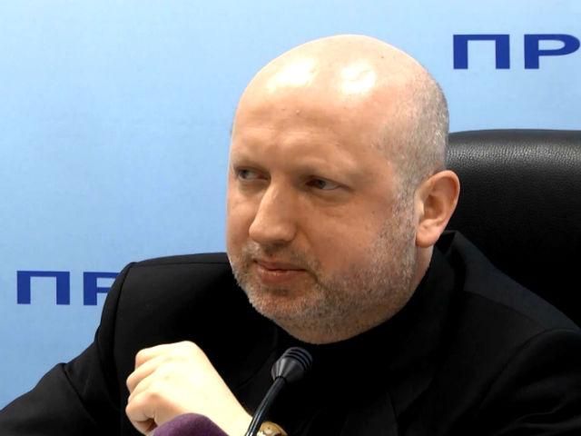 Нам варто готуватись до введення військового стану, — Турчинов