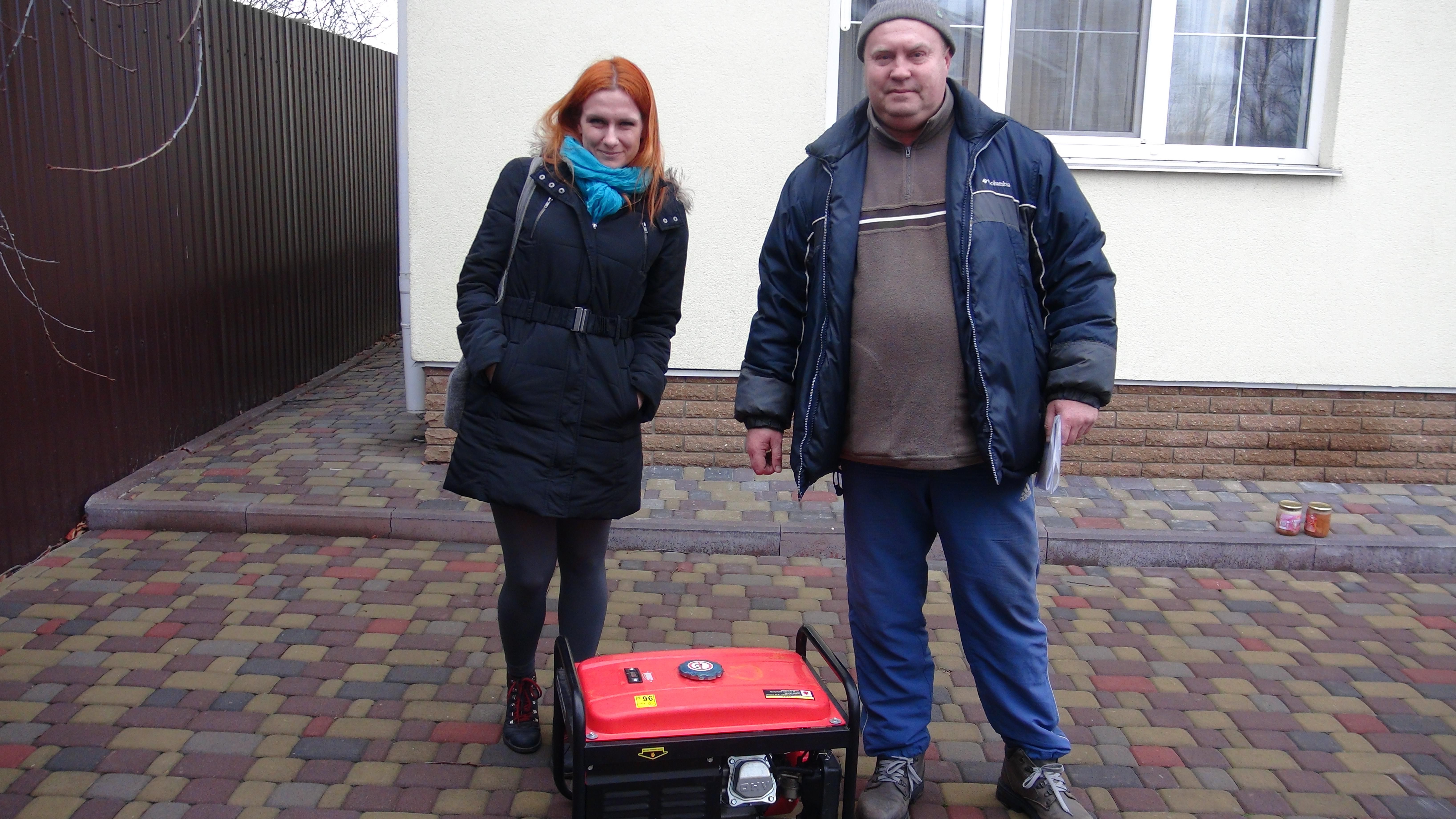 Пенсіонери з-під Києва передали воїнам АТО генератор (Фото. Відео) Пенсіонери з-під Києва передали воїнам АТО генератор (Фото. Відео)