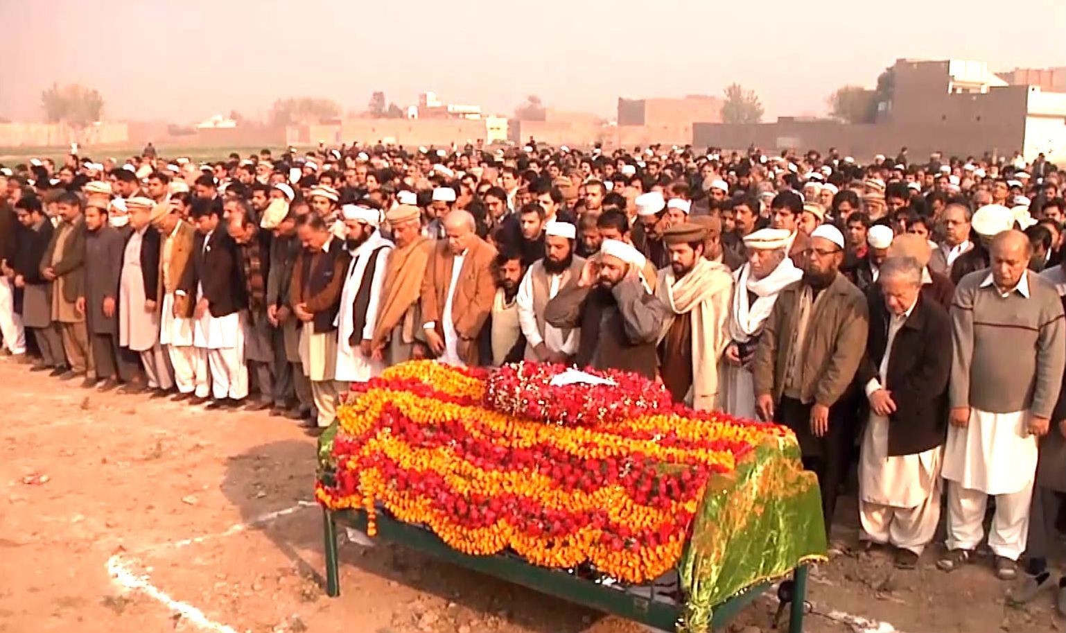 У Пакистані ховають перших жертв атаки на школу У Пакистані ховають перших жертв атаки на школу